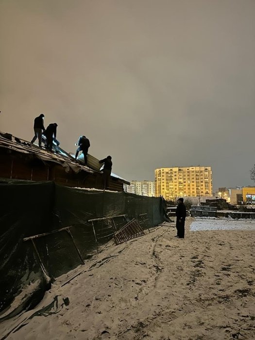 Фото 2 — Во Львове демонтируют незаконно построенное сооружение УПЦ МП (ФОТО/ВИДЕО)