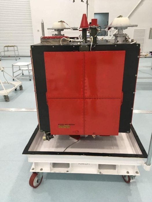 Фото 3 — Украинский спутник "Сич-2-30" отправили в США для запуска в космос компанией Илона Маска