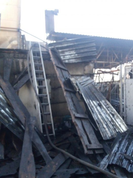 Фото 3 — В Броварах сгорела мебельная фабрика (ФОТО)