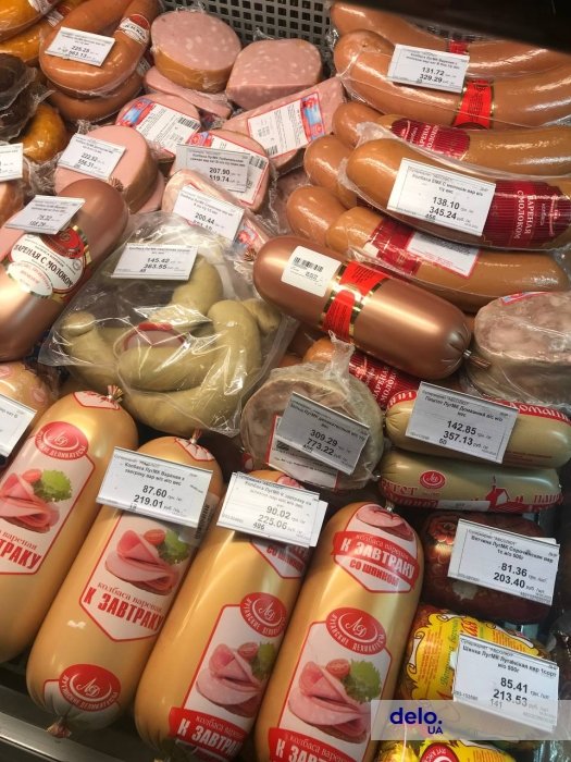 Фото 3 — В оккупированном Луганске жителям разрешили расплачиваться украинской гривней