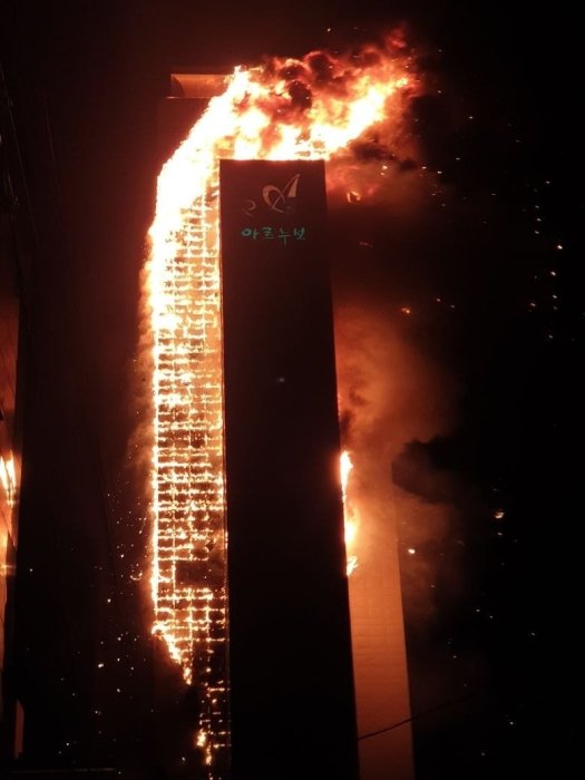 Фото 2 — В Южной Корее сгорел 33-этажный небоскреб (ФОТО, ВИДЕО)