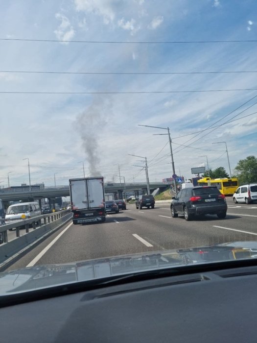 Фото 2 — Пожар в Киеве: на Куреневке горели склады (ФОТО)