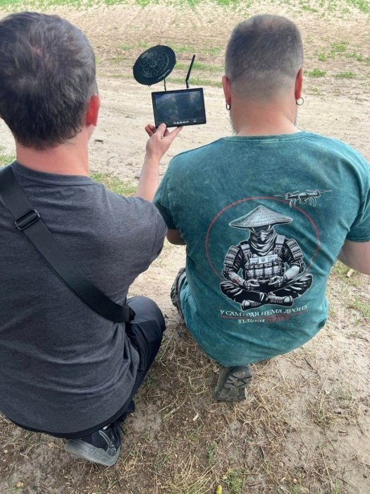 Фото 2 — «Пилоты быстро входят в курс дела», — Юрий Голик об обучении военных 36 бригады управлению бомберами STING Mad Max