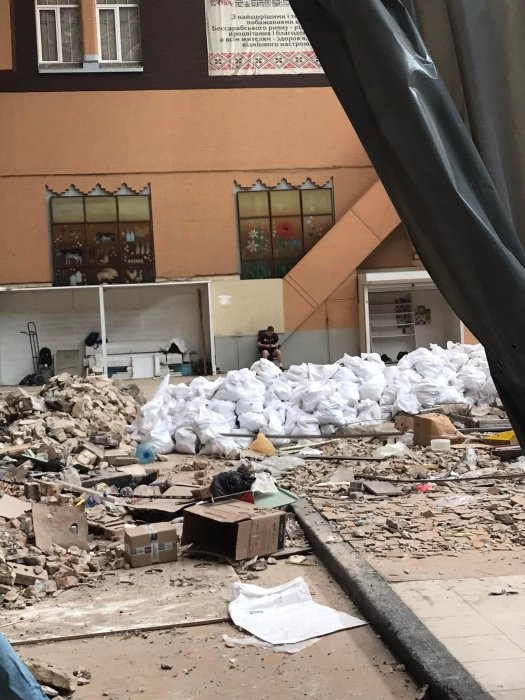 Фото 3 — В Киеве приостановили ремонтные работы на Бессарабском рынке: что произошло (ФОТО)