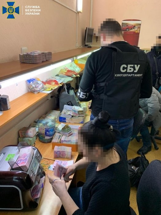 Фото 2 — CБУ прикрыла в Харькове конвертцентр с оборотом 5 млрд грн (ФОТО)