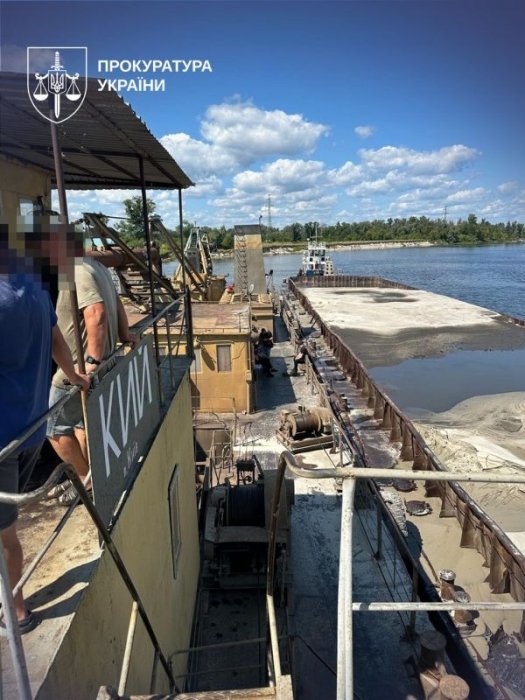 Фото 3 — На Десні незаконно видобули майже 39 тисяч тонн піску: викрито схему на 22,5 млн грн