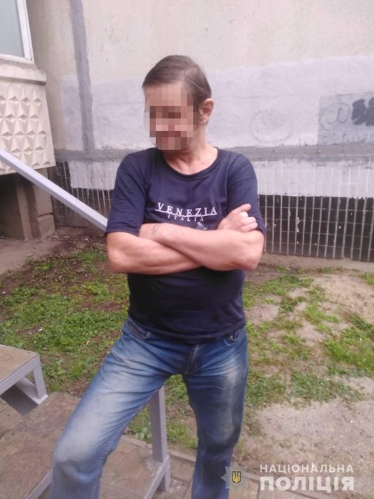 Фото 2 — В одном из харьковских ломбардов мужчина чуть не совершил самоподжог (ФОТО)