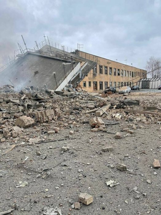 Фото 2 — РФ нанесла ракетный удар по аэропорту в Виннице: Зеленский потребовал немедленно закрыть небо над Украиной