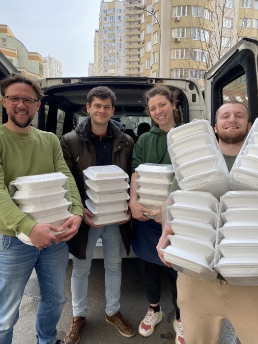 Фото 15 — Как в условиях войны готовить 15 тысяч порций в день: истории бизнеса и волонтерства киевских рестораторов