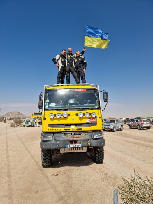 Фото 2 — "30 лет я шел к своему Дакару, и у нас не было права на ошибку": экипаж Сергея Малика финишировал на ралли Dakar 2022