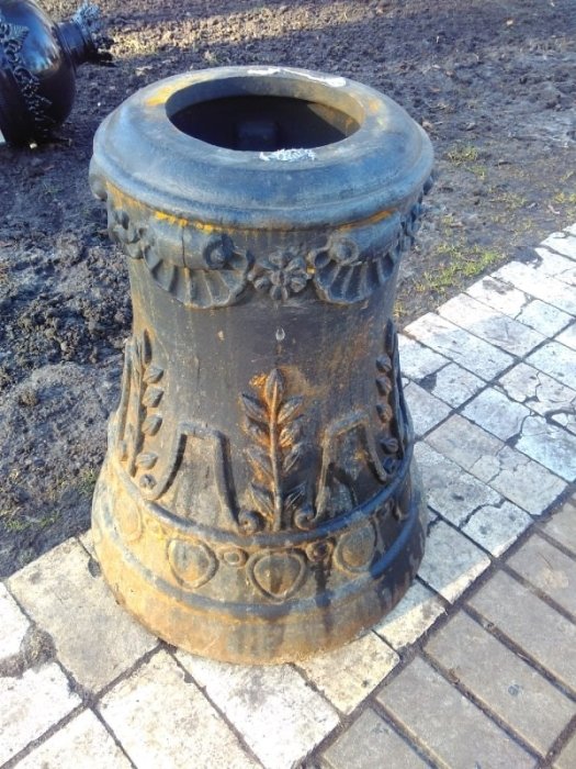 Фото 2 — В Мариинском парке фонари за 18 млн, которыми заменили старинные, поржавели спустя месяц