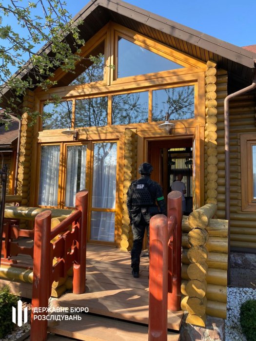 Фото 2 — Суд заарештував понад 40 млн грн на рахунках родичів Медведчука та Козака