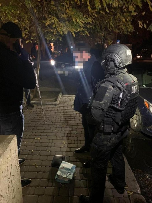 Фото 2 — ГБР задержало одного из руководителей ГФС: требовал $200 тысяч за закрытие уголовного дела