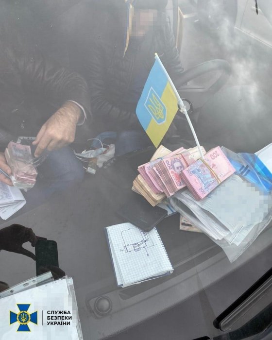 Фото 3 — Чиновника Госэкоинспекции столичного региона задержали на взятке в $20 000 (ФОТО)