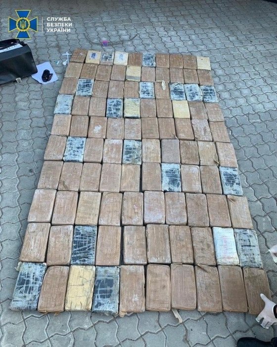 Фото 4 — В порту "Южный" задержали рекордную партию кокаина (ФОТО, ВИДЕО)