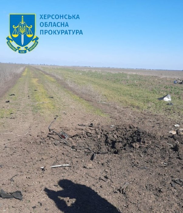 Фото 2 — В Херсонской области автомобиль взорвался на вражеской мине, есть жертвы
