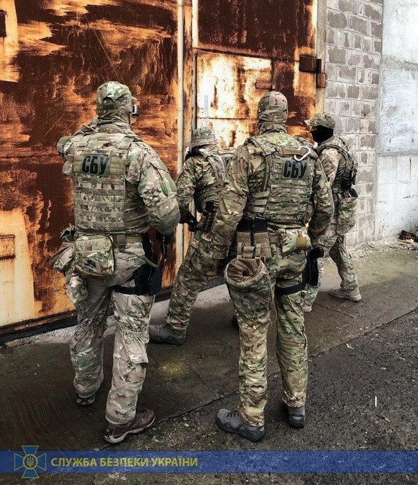 Фото 2 — В Днепре СБУ разоблачила налоговиков, "прикрывавших" неуплату 1,6 млн грн акциза (ФОТО)