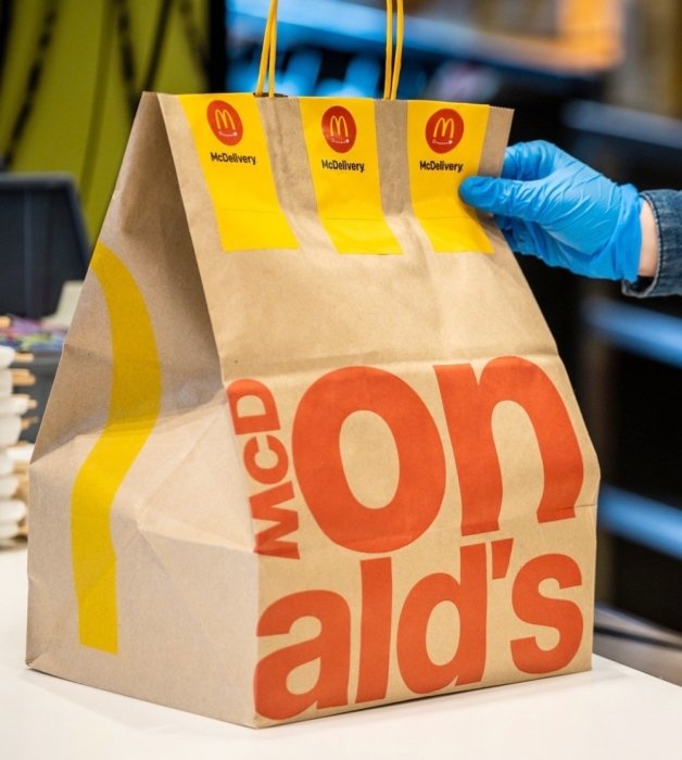 Фото 2 — McDonald's начал перерабатывать использованные бумажные стаканы в пакеты для доставки