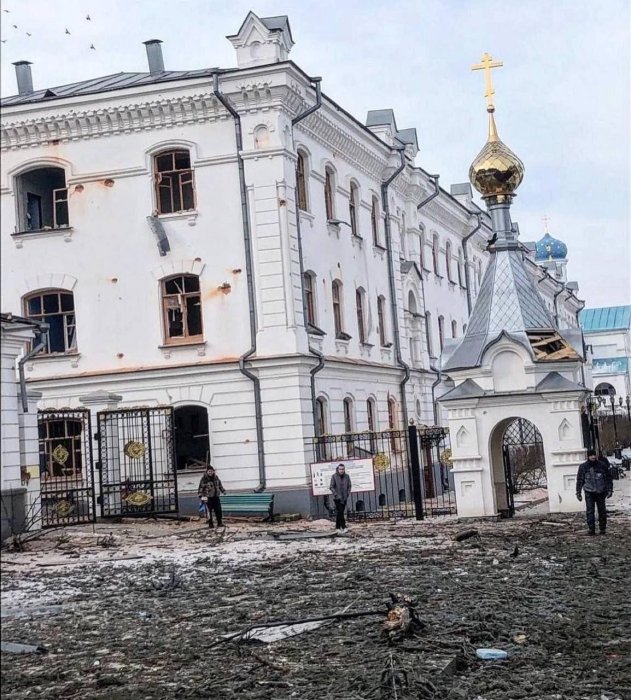 Фото 4 — В Донецкой области оккупанты сбросили бомбы на Святогорскую лавру и детский оздоровительный центр (ФОТО)