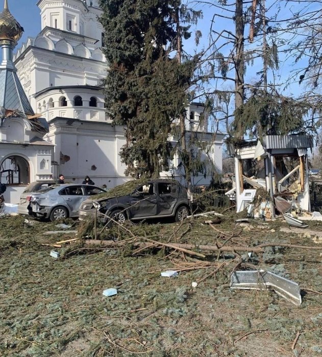 Фото 2 — В Донецкой области оккупанты сбросили бомбы на Святогорскую лавру и детский оздоровительный центр (ФОТО)