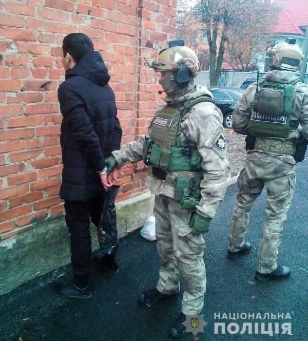 Фото 2 — В Житомире задержали боевика ИГИЛ (ФОТО)