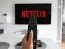 Netflix, рука, пульт телевізора