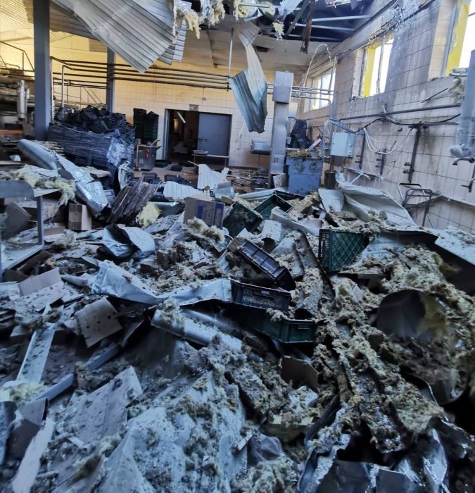 Фото 2 — Один із найбільших молокозаводів Харківщини припинив роботу через удар РФ