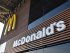 McDonald's сокращает зарплаты своим сотрудникам