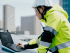 Dell Latitude 7030 Rugged Extreme, планшет, человек