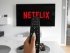 Netflix, рука, пульт телевизора